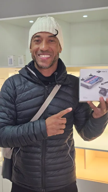 Customer pointing at a DJI Mini 3 box